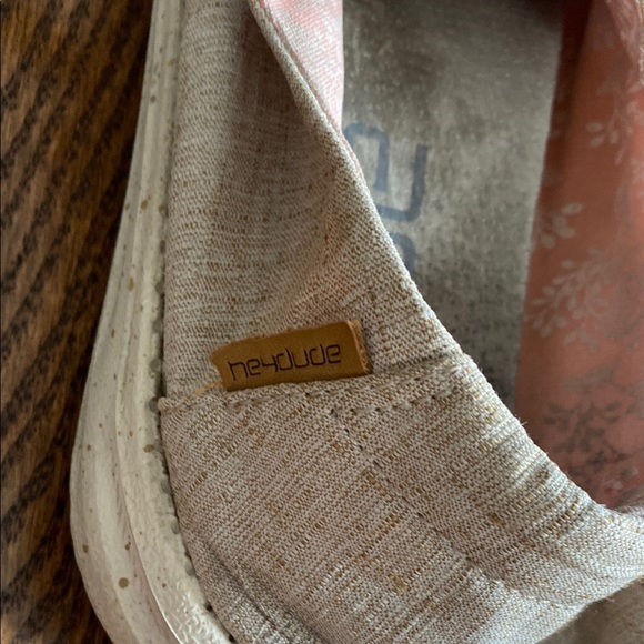 Lightweight tan women’s Hey Dude Wendy chambray slip on shoes, size 8. Great con - Picture 7 of 16
